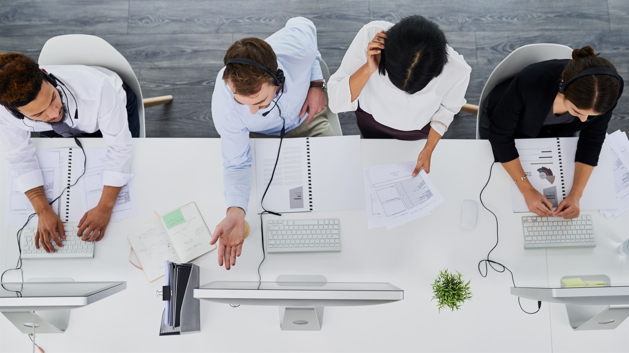 Team-of-four-people-using-computer-in-call-center